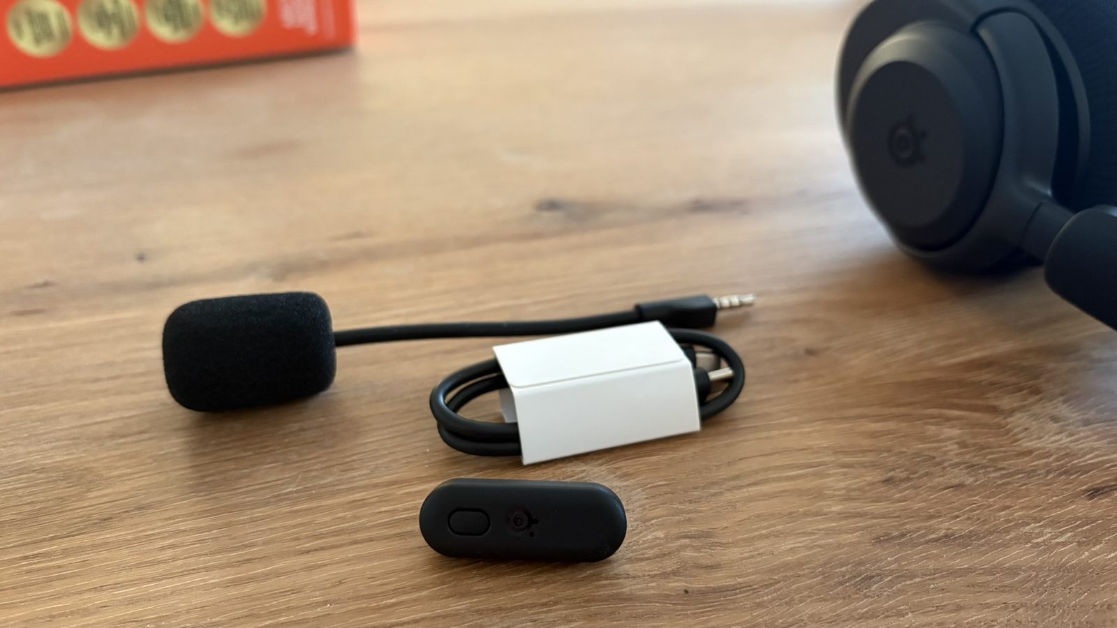 SteelSeries Arctis Nova 3 Wireless - doplňky (dongle, mikrofon...)