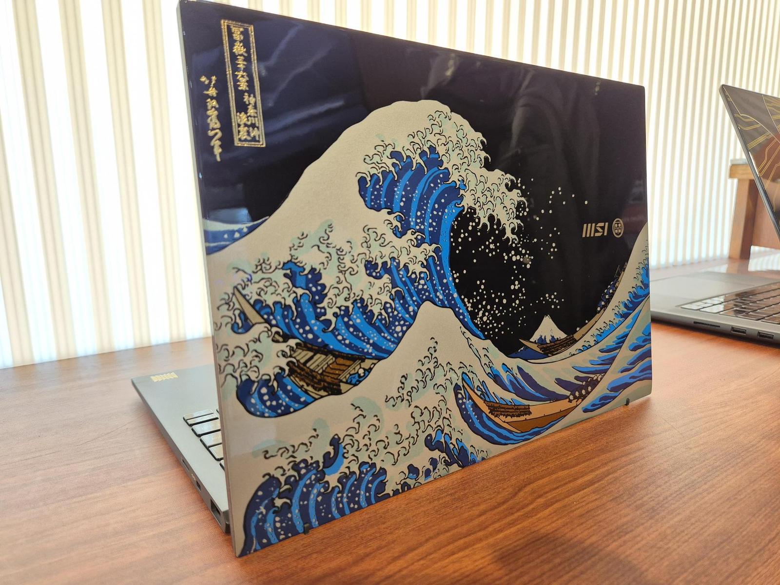 MSI přivezlo na Computex unikátní notebooky a dvě verze handheldu Claw