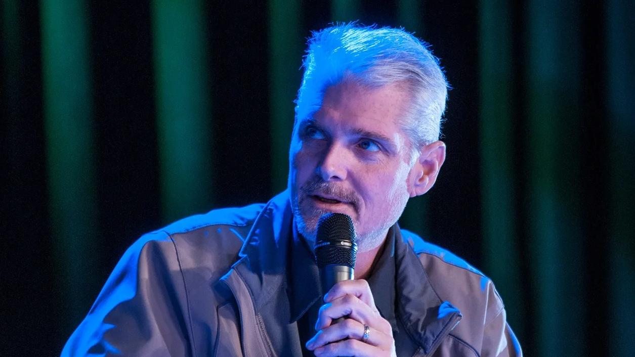 Zemřel legendární dabér Tom Kane