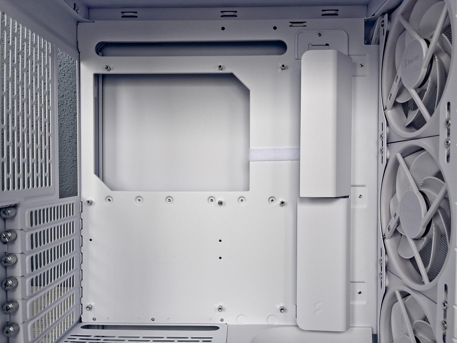 Test skříně Fractal Design Meshify 3 – tichá skála